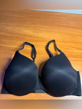 Victorias Secret Perfect Shape Satin Black Bra Sexy T-Shirt 34DD